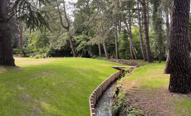 Création d'une barrière et d'un ponton afin de préserver la nature, Mouvaux, Arboréal